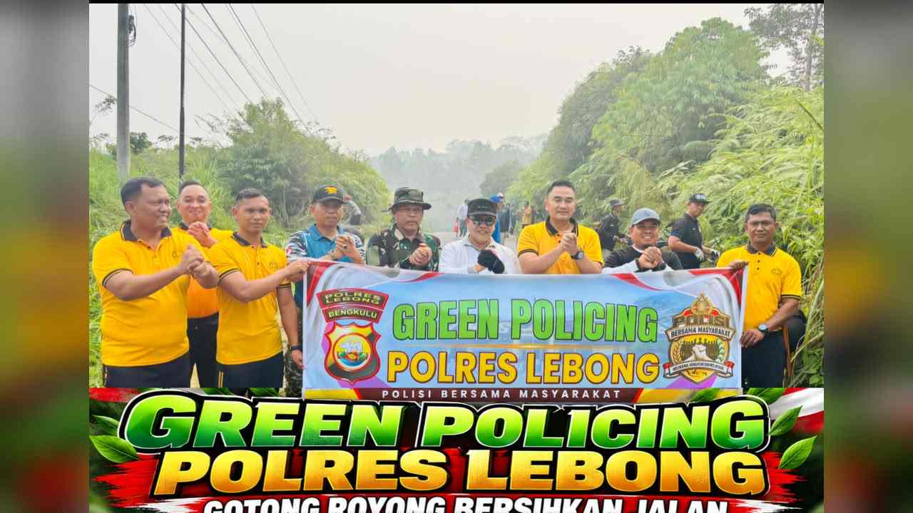 Cegah Risiko Kecelakaan, Polres Lebong Bersihkan Vegetasi Liar Yang Menutupi Badan Jalan Lintas Bukit Resam